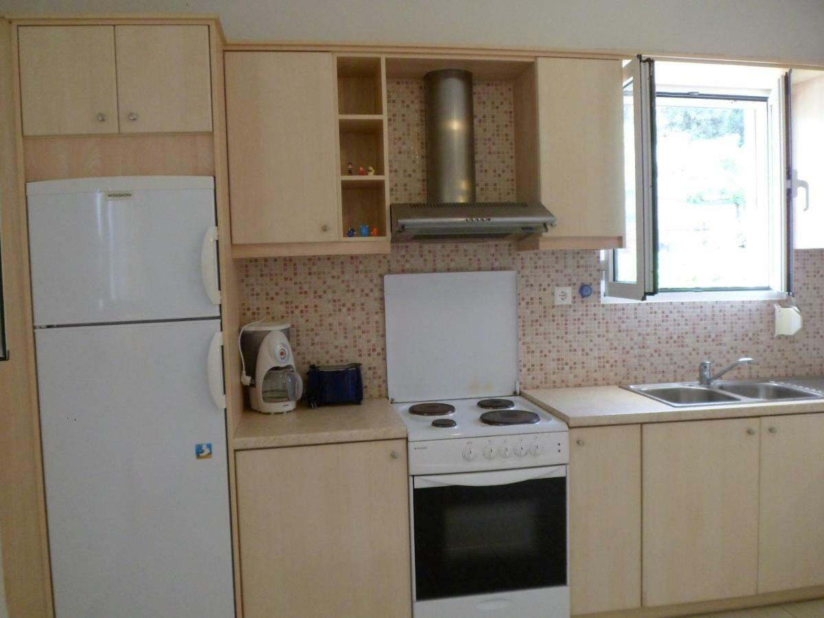 Menelaos Apartments อาเดเลียโนส กัมโปส ภายนอก รูปภาพ